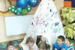 Děti si samy namalovaly tee-pee, které udělaly paní učitelky