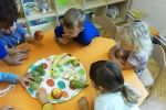 Nejprve musely ovoce poznat :-)
